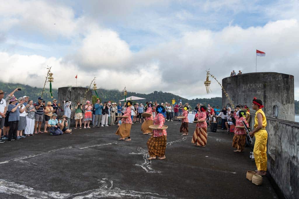 Dancing And Singers 