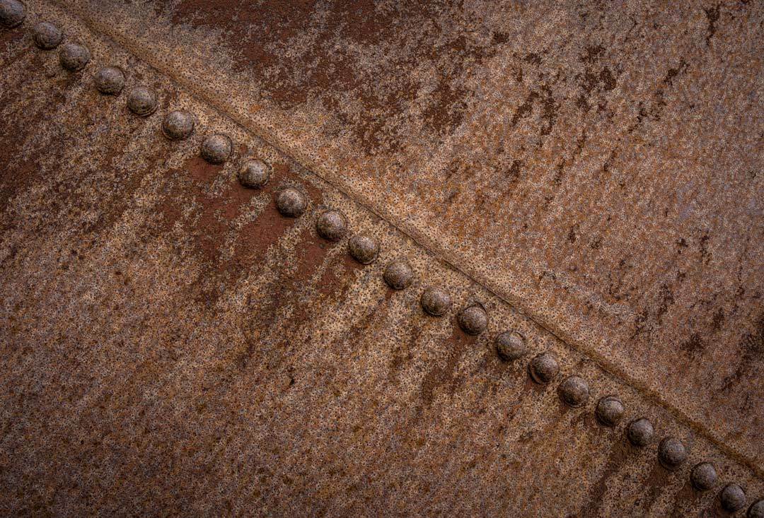 Rivets Tank