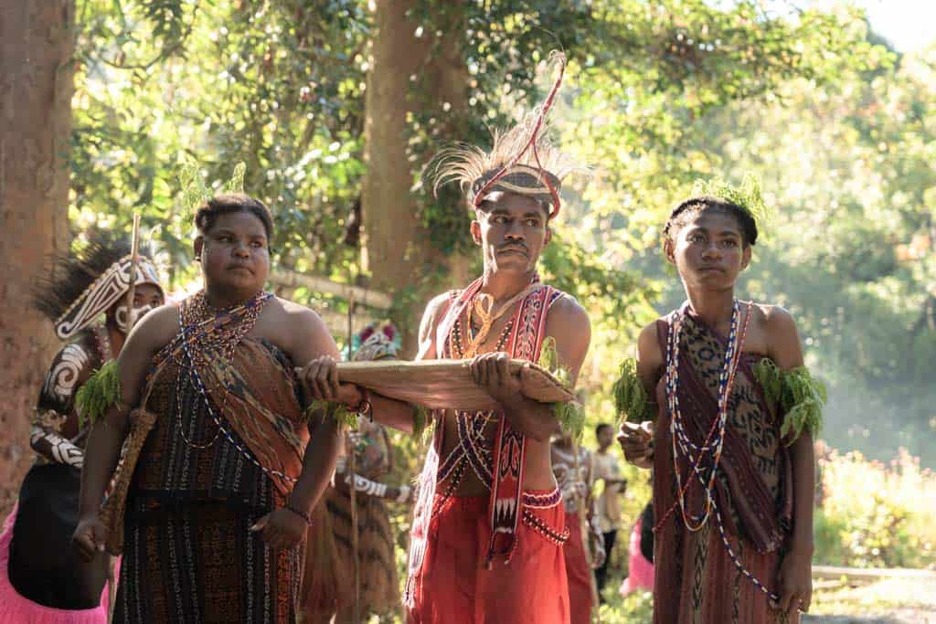 Moi Tribe With Gift. 